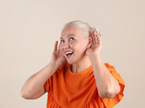 耳聋耳背，老人家的世界谁能懂？提醒：趁年轻快快预防吧！